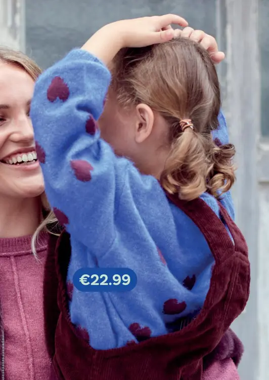 Promotie: Blauwe trui met hartjes