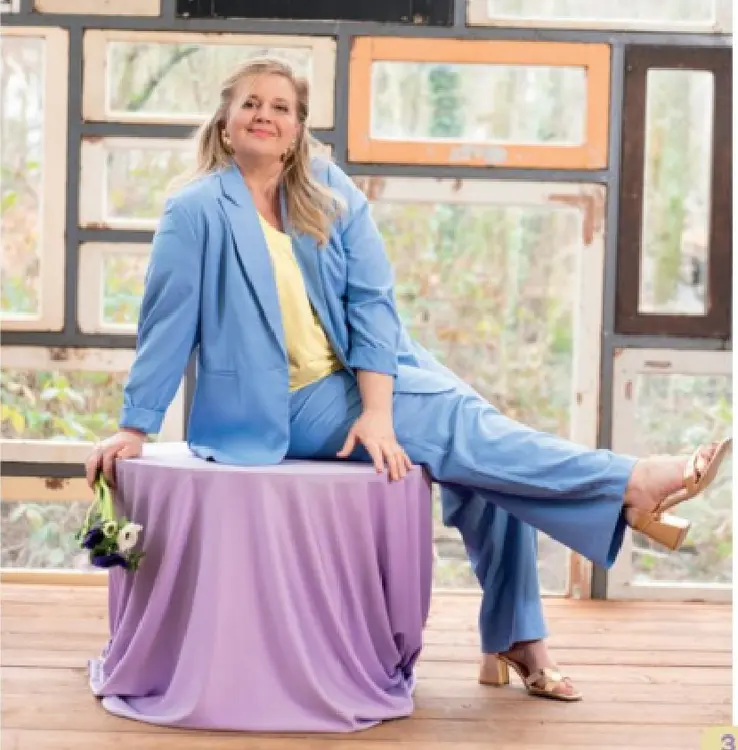 Offre: T-shirt, blazer, pantalon