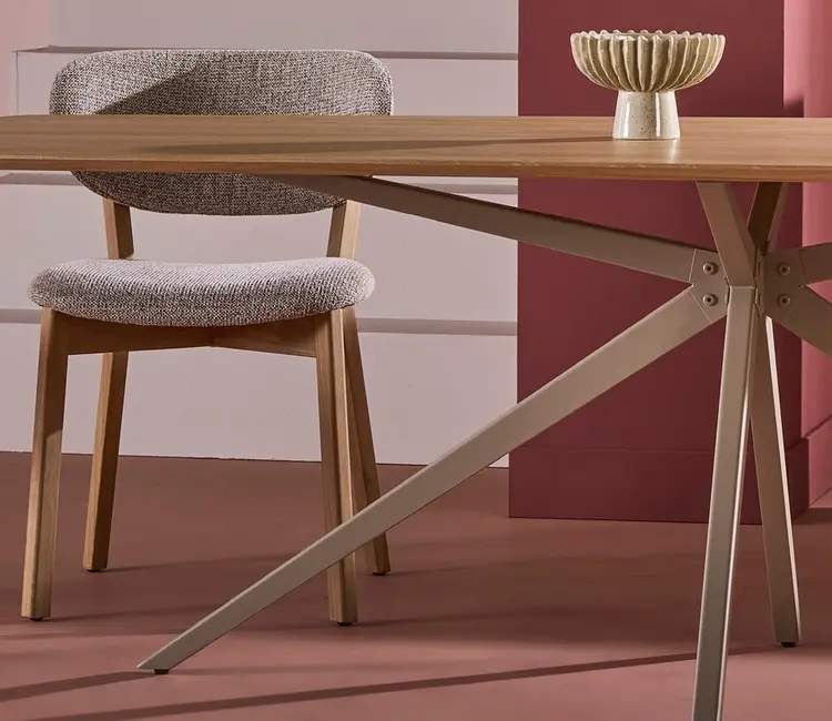 Aanbieding: Eettafel