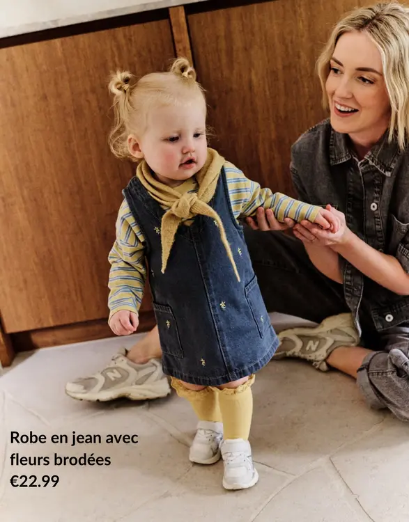 Offre: Robe en jeans avec fleurs brodees