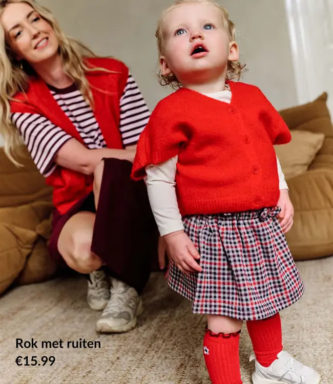 Promotie: Red Cardigan and Striped Top
