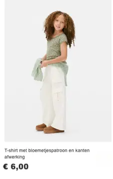Aanbieding: T-shirt met bloemetjespatroon en kanten afwer