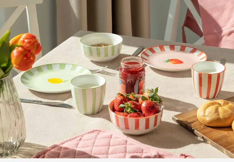 Offre: Service de table 16 pièces