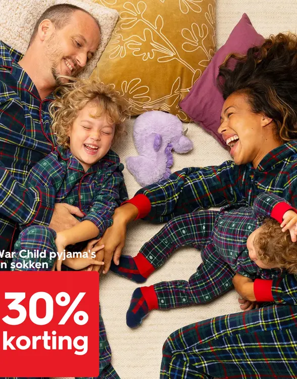 Aanbieding: War Child pyjama's en sokken