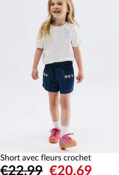 Offre: Short avec fleurs crochet